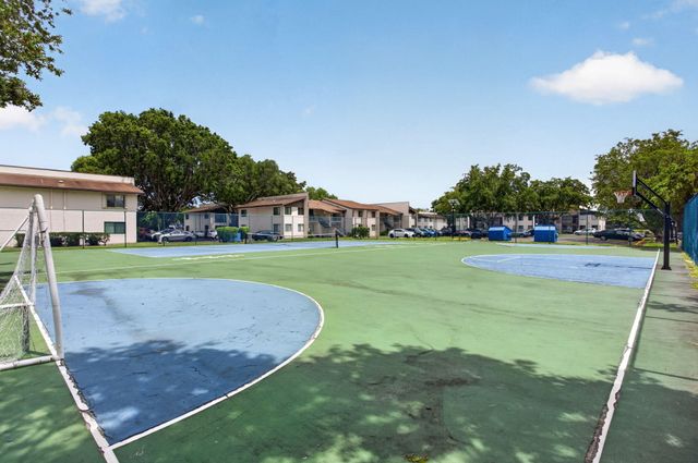 172 W Laurel Drive 1102, Margate, FL 33063
