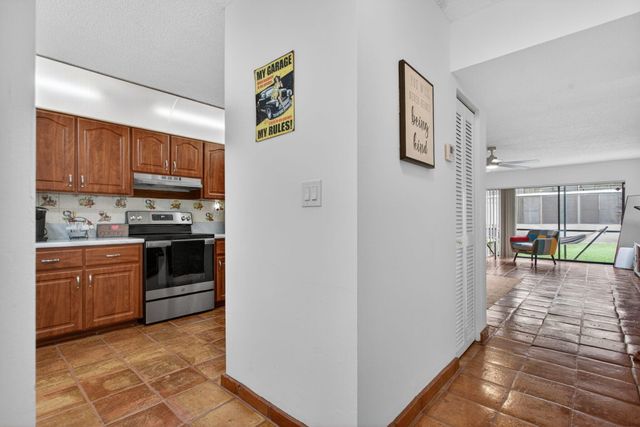 172 W Laurel Drive 1102, Margate, FL 33063