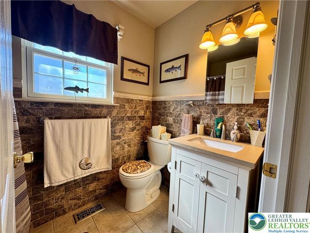 1942 Vintage Drive, Bethlehem Twp, PA 18045