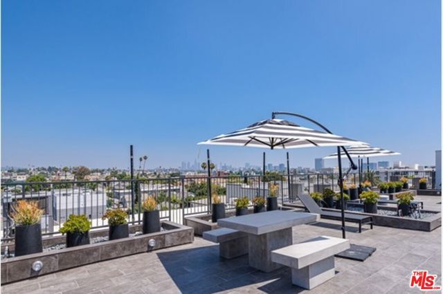 518 N Gramercy Place 309, Los Angeles, CA 90004
