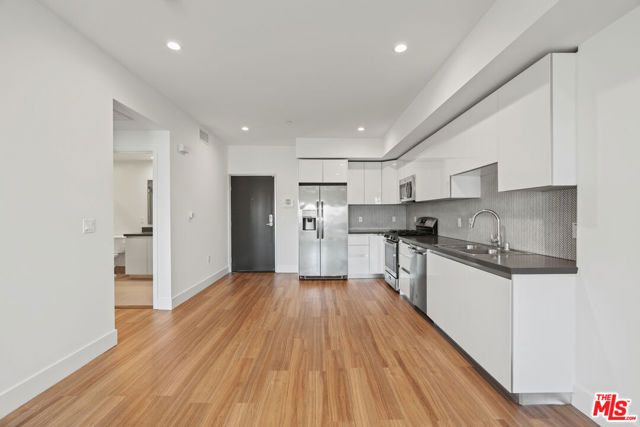 518 N Gramercy Place 309, Los Angeles, CA 90004