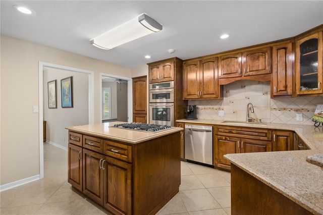 425 Seco Dr, Portland, TX 78374