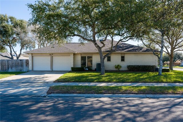 425 Seco Dr, Portland, TX 78374