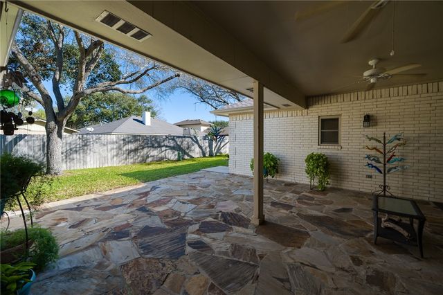 425 Seco Dr, Portland, TX 78374