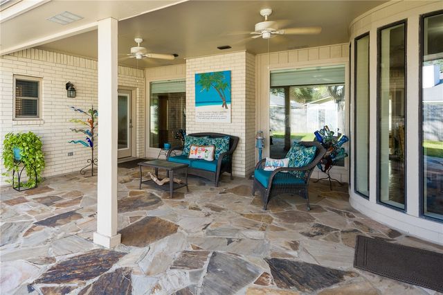 425 Seco Dr, Portland, TX 78374