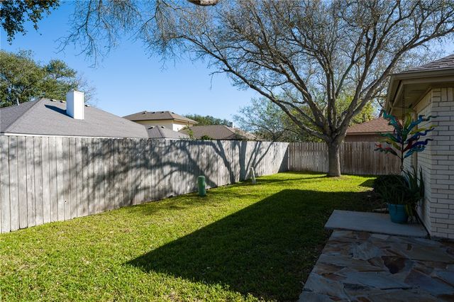 425 Seco Dr, Portland, TX 78374