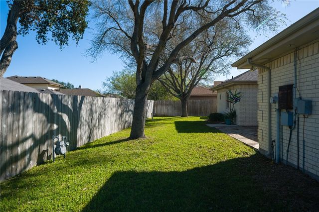 425 Seco Dr, Portland, TX 78374