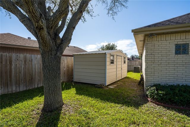 425 Seco Dr, Portland, TX 78374