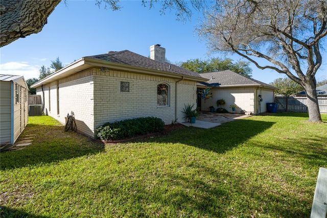 425 Seco Dr, Portland, TX 78374