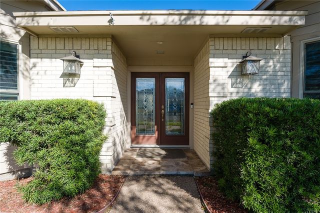 425 Seco Dr, Portland, TX 78374