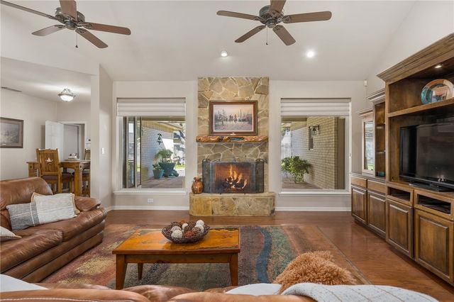 425 Seco Dr, Portland, TX 78374