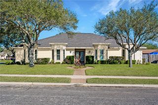 425 Seco Dr, Portland, TX 78374