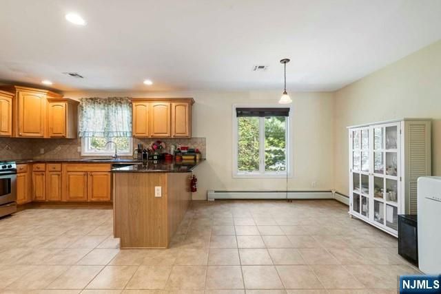 17 Skymark Court, Upper Saddle River, NJ 07458