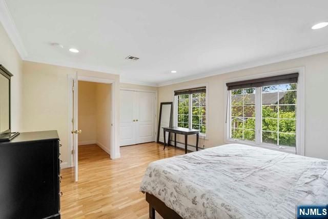 17 Skymark Court, Upper Saddle River, NJ 07458