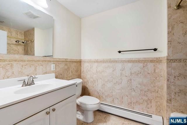 17 Skymark Court, Upper Saddle River, NJ 07458