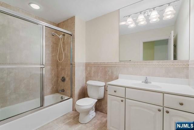 17 Skymark Court, Upper Saddle River, NJ 07458