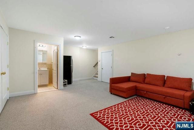 17 Skymark Court, Upper Saddle River, NJ 07458