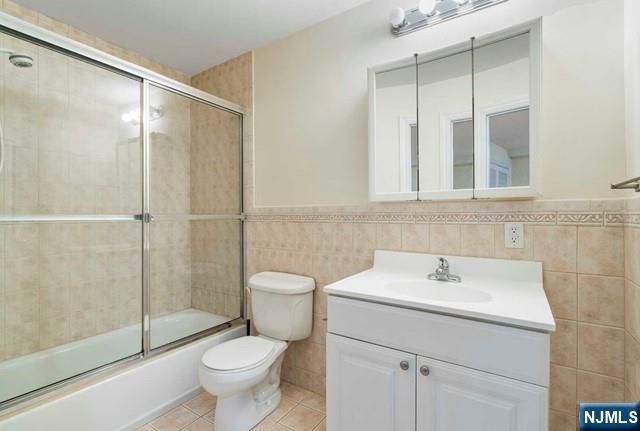 17 Skymark Court, Upper Saddle River, NJ 07458