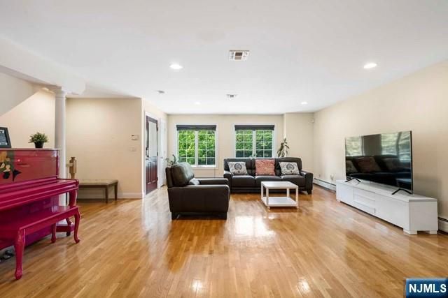 17 Skymark Court, Upper Saddle River, NJ 07458
