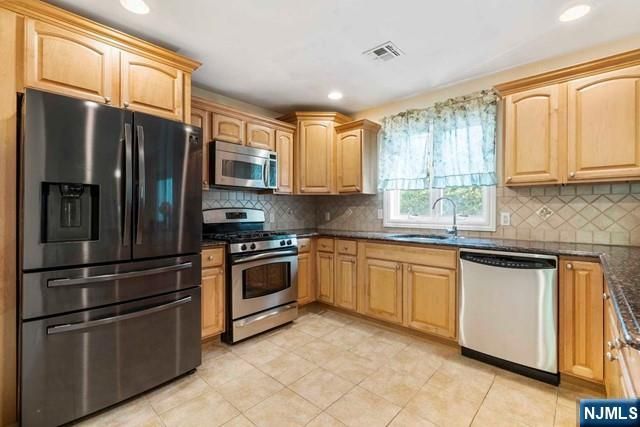 17 Skymark Court, Upper Saddle River, NJ 07458