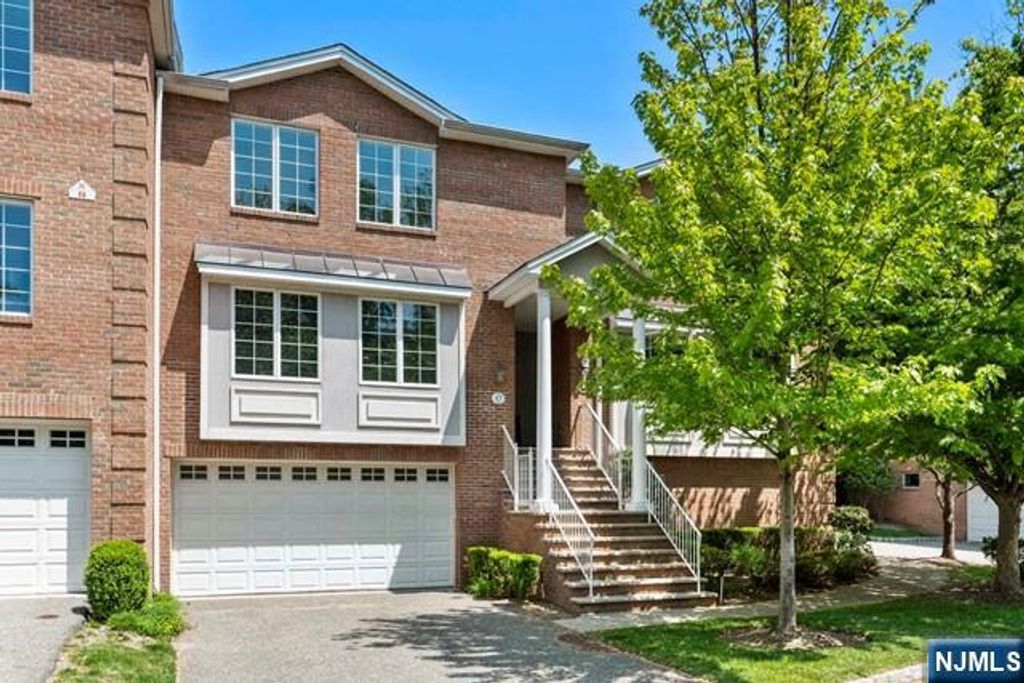 17 Skymark Court, Upper Saddle River, NJ 07458