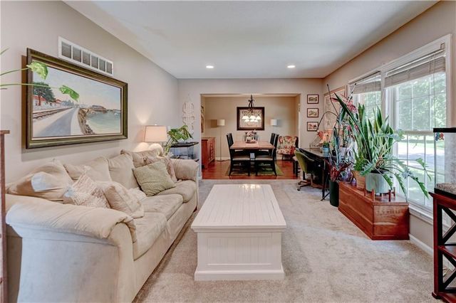 1335 SW Horizon Drive, Blue Springs, MO 64015