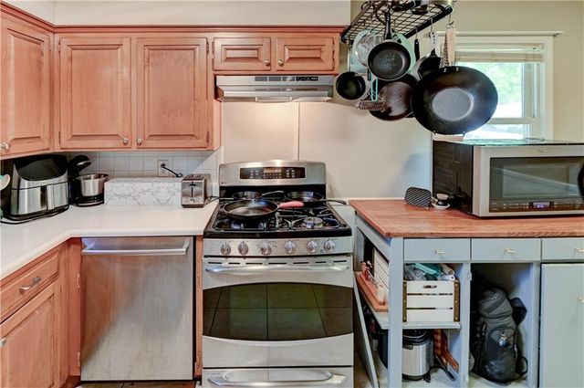 1335 SW Horizon Drive, Blue Springs, MO 64015