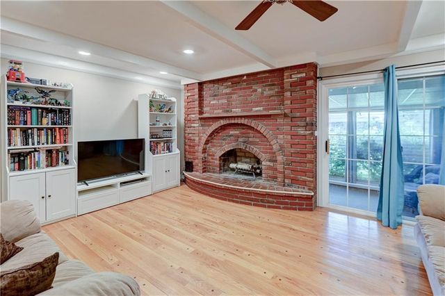 1335 SW Horizon Drive, Blue Springs, MO 64015