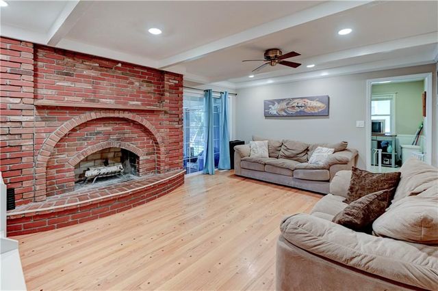 1335 SW Horizon Drive, Blue Springs, MO 64015