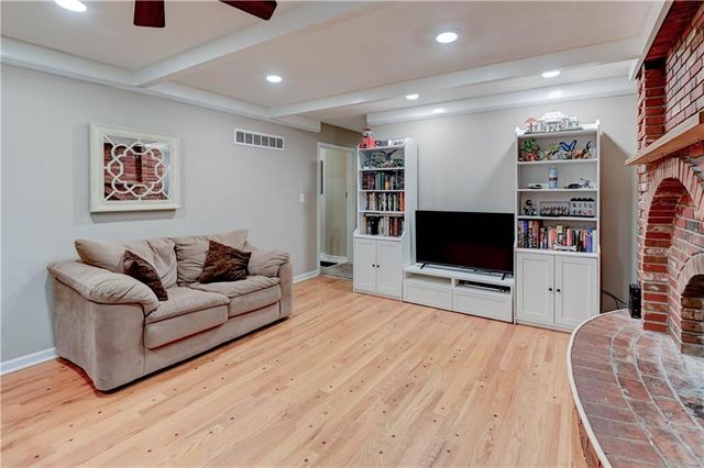 1335 SW Horizon Drive, Blue Springs, MO 64015