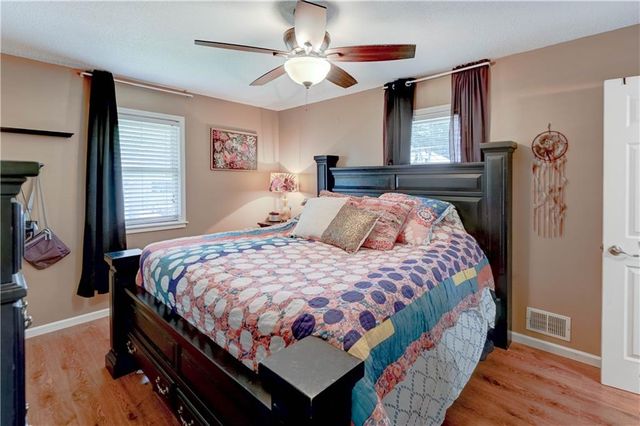 1335 SW Horizon Drive, Blue Springs, MO 64015