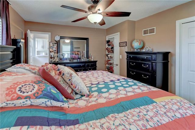 1335 SW Horizon Drive, Blue Springs, MO 64015