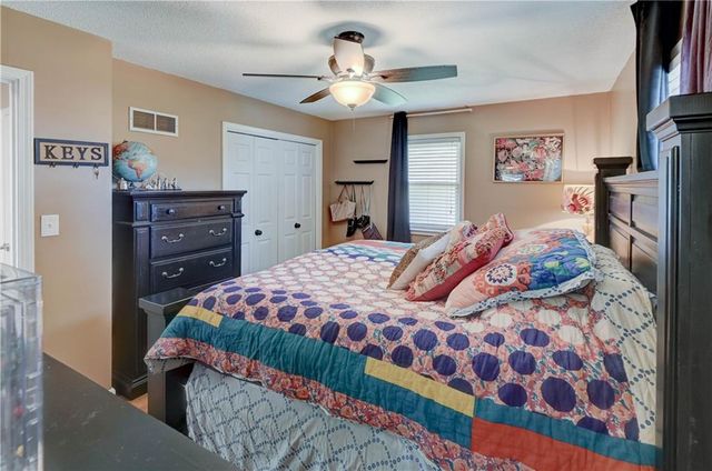 1335 SW Horizon Drive, Blue Springs, MO 64015