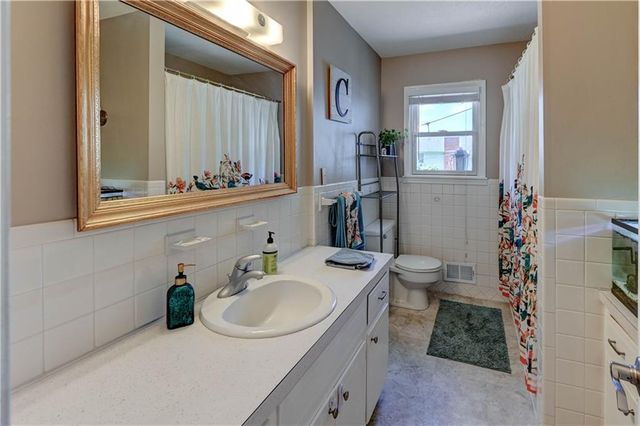 1335 SW Horizon Drive, Blue Springs, MO 64015