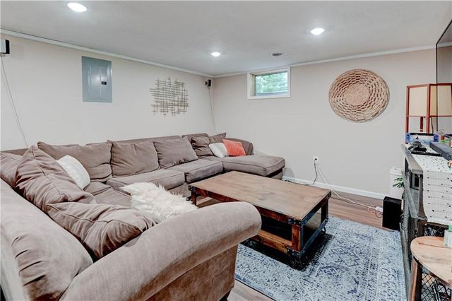1335 SW Horizon Drive, Blue Springs, MO 64015