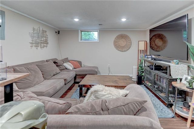 1335 SW Horizon Drive, Blue Springs, MO 64015
