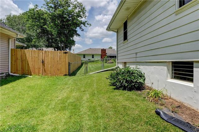1335 SW Horizon Drive, Blue Springs, MO 64015