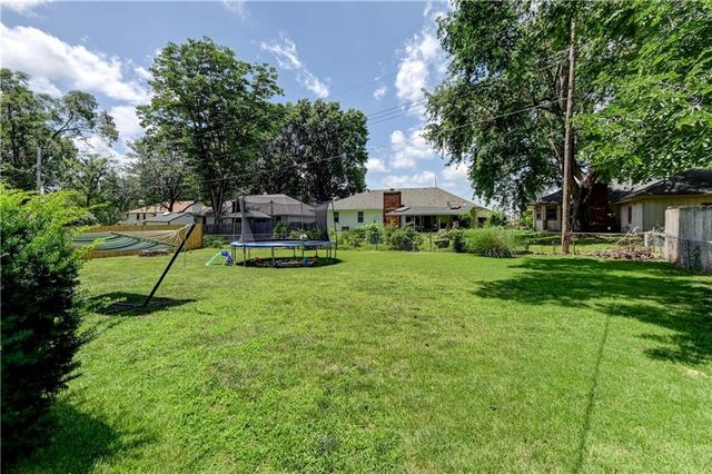 1335 SW Horizon Drive, Blue Springs, MO 64015
