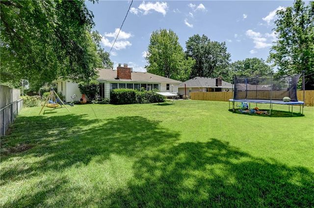 1335 SW Horizon Drive, Blue Springs, MO 64015