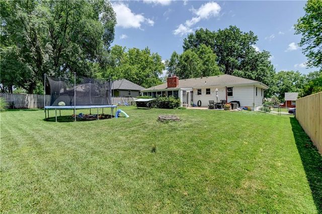 1335 SW Horizon Drive, Blue Springs, MO 64015