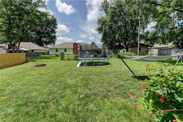 1335 SW Horizon Drive, Blue Springs, MO 64015