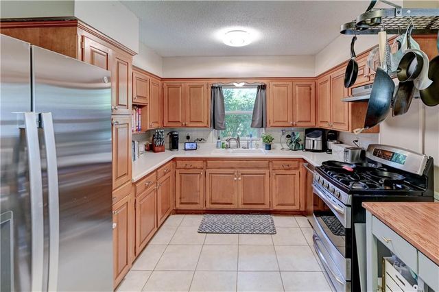 1335 SW Horizon Drive, Blue Springs, MO 64015