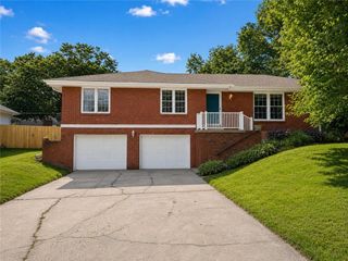 1335 SW Horizon Drive, Blue Springs, MO 64015