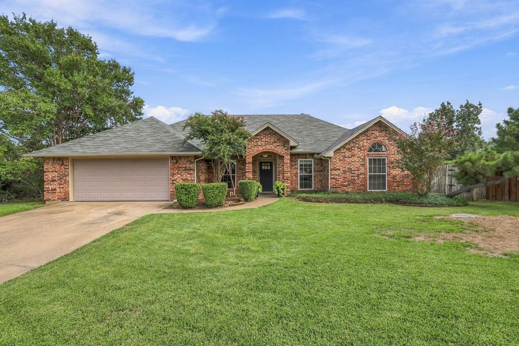 7704 Sagebrush Court S, North Richland Hills, TX 76182 — exterior