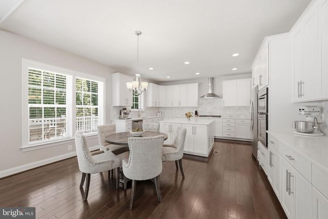 10718 SPRUCE ST, Fairfax, VA 22030