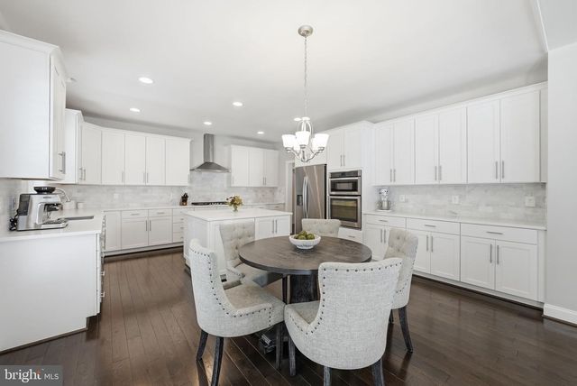 10718 SPRUCE ST, Fairfax, VA 22030