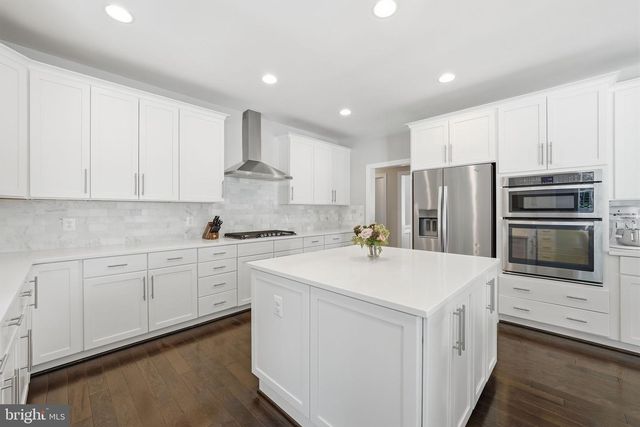 10718 SPRUCE ST, Fairfax, VA 22030