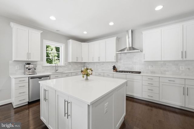10718 SPRUCE ST, Fairfax, VA 22030
