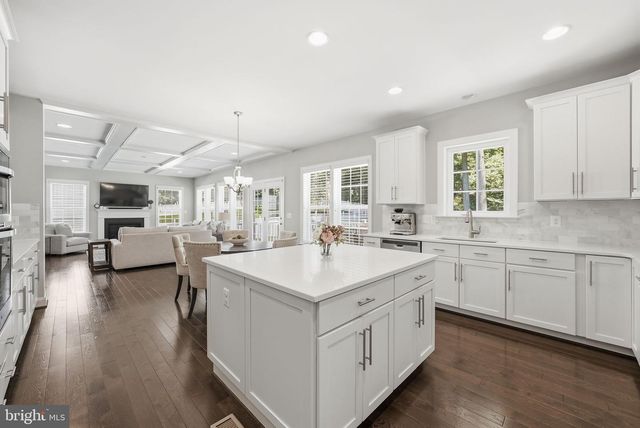 10718 SPRUCE ST, Fairfax, VA 22030