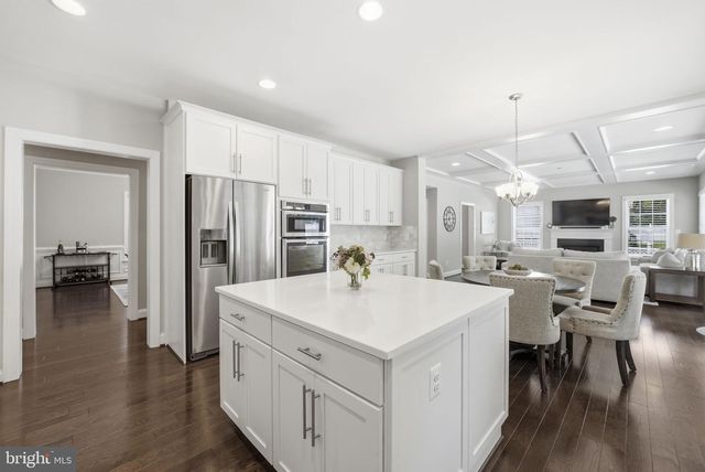 10718 SPRUCE ST, Fairfax, VA 22030